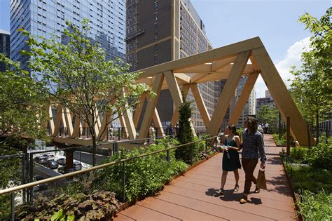 High Line Moynihan Connector Som
