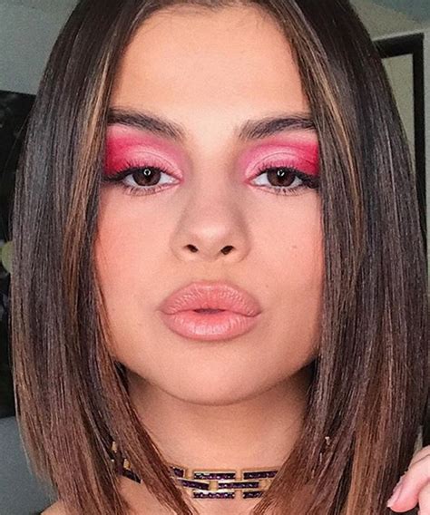 17 Of Selena Gomezs Most Stellar Makeup Moments Celebrity Makeup