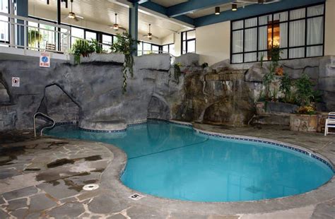 This premium 2 bedroom private pool cabin near gatlinburg sits nestled in the mountains above dollywood and other top attractions. Top Benefits to Staying at Our Gatlinburg Hotel with ...