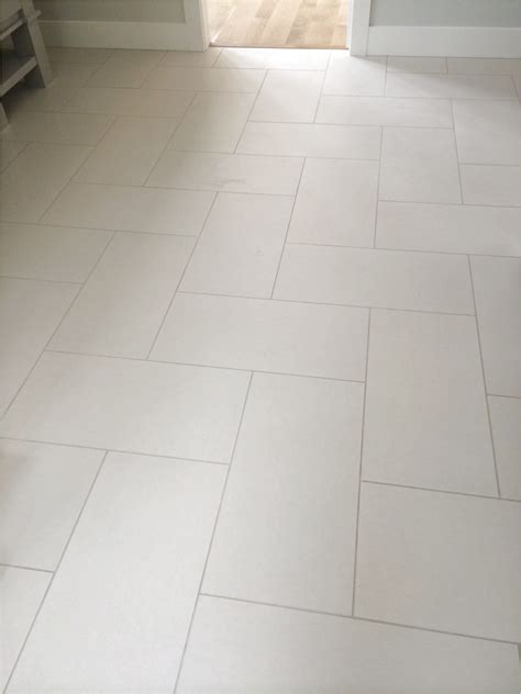 This Master Bathroom Shows A 12 X 24 Neutral Tile With Light Gray