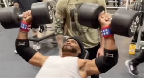 Check Out Rapper Method Man Cruising Through 120 Pound Incline Dumbbell