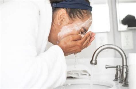 7 Common Face Washing Mistake You Should Making Fakaza News