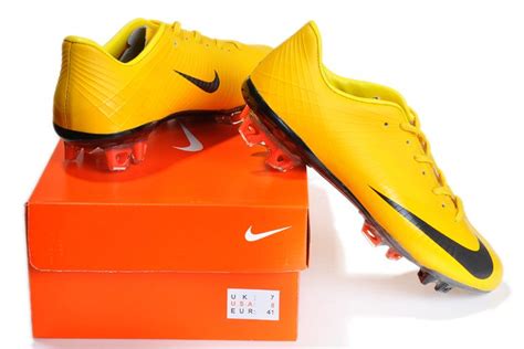 Kasut nike vapor v111 cr7 tu bpe?klau pm sye boleh x?0125371019.whatsapp please. kasut bola: Nike