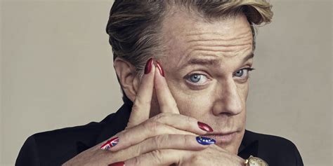 Comedian Eddie Izzard Now Exclusively Using Sheher Pronouns