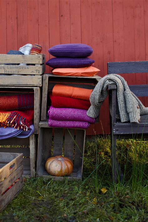 Check spelling or type a new query. Garten, Holzkisten, Stühle, Kissen, … - Bild kaufen ...