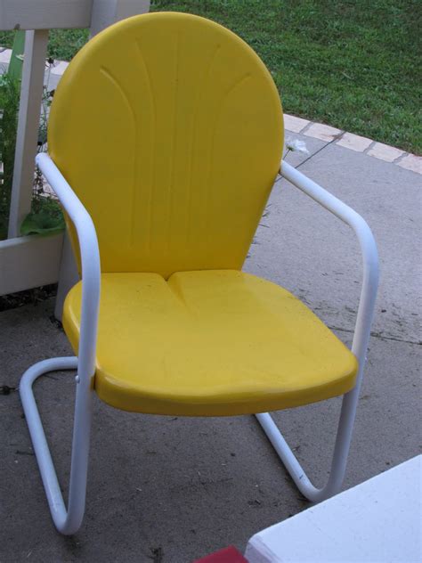 This chair, looking a little different than the normal vintage lawn chair, is one of the rarer ones we own. Applestone Cottage: Old Metal Lawn Chairs get a new look!