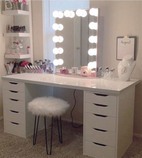 Ikea vanity mirror lights on both sides of a mirror. P E R F E C T I O N | Idee arredamento camera da letto ...