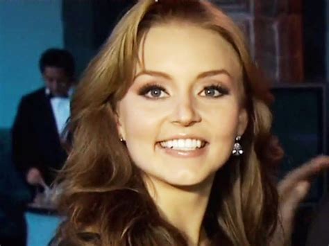 Check out this biography to know about her childhood, family life, achievements and fun facts about her. Angelique Boyer (com imagens) | Atrizes, Atriz mexicana, Atriz