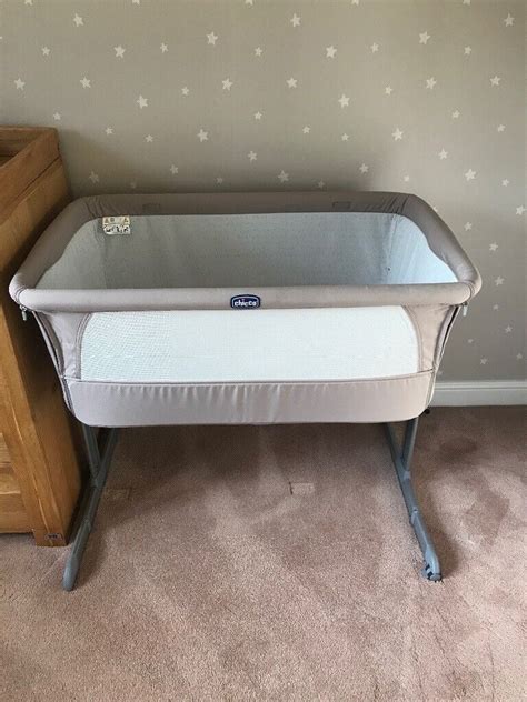 Chicco Next To Me Bedside Crib Dove Grey With 2 Fitted Sheets In