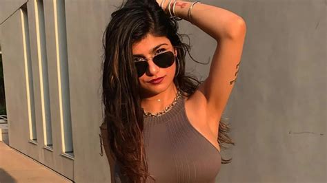 Mia Khalifa Reta La Censura Con Fotos De Sus Enormes Encantos