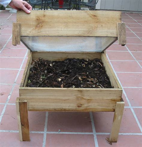 A team from the university of texas in austin built vermiculture composting bins to turn food waste into fertilizer. 10 Helpful Worm Composting Bin Ideas and Plans - The Self ...
