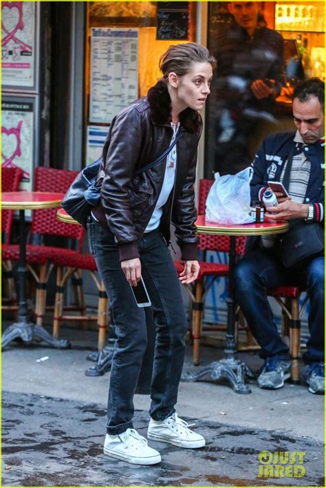 Kristen Stewart Looks Like A Pro While Riding Vespa For Personal Shopper Photo 886489