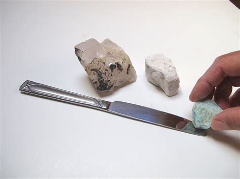 Mineral testing: hardness and streak colour | ingridscience.ca