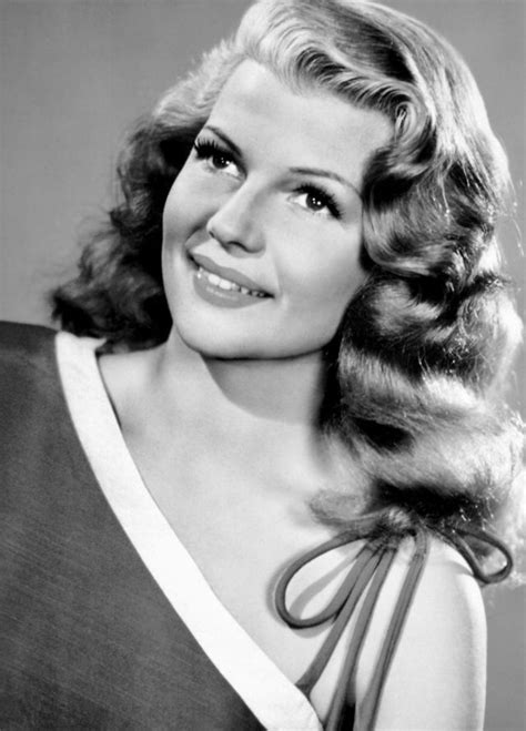 35 Beautiful Photos Of Rita Hayworth During Filming Down To Earth