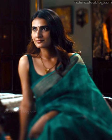 Fatima Sana Shaikh Bollywood Actress Ad11 Hot Saree Photo