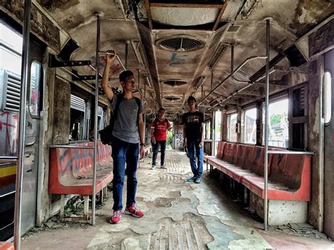 Ada banyak sekali kereta api di indonesia. Kuburan Kereta Api di Purwakarta Ini Instagramable Banget ...