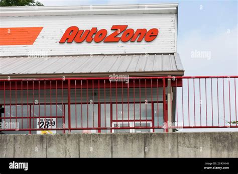 Autozone logo hi-res stock photography and images - Alamy