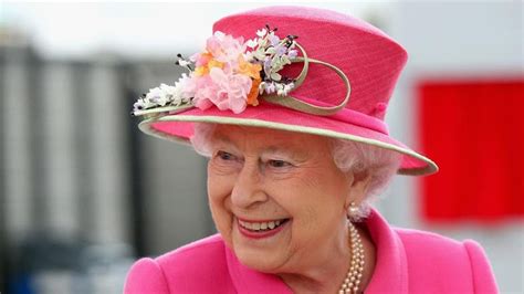 The queen uses her purse as a communication tool to send signals to her staff. Five fun facts about Queen Elizabeth II - Al Arabiya English