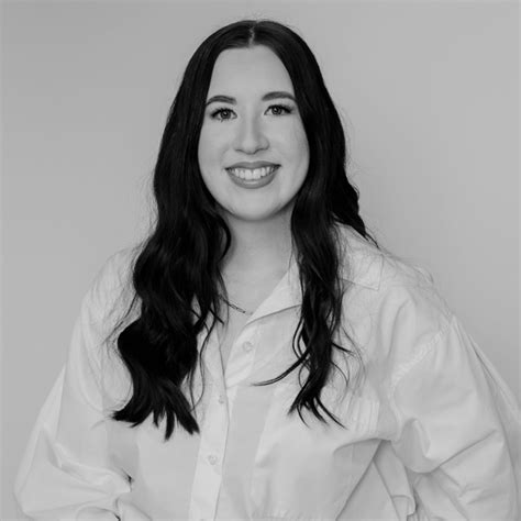 Mila Kunis' $315k 'twinkling' engagement ring from Ashton Kutcher has a