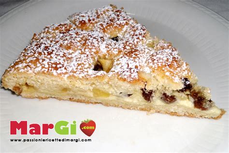 Crostata di mele con crema pasticcera. Crostata con crema al limone, mele e uvettaPassioni e ...