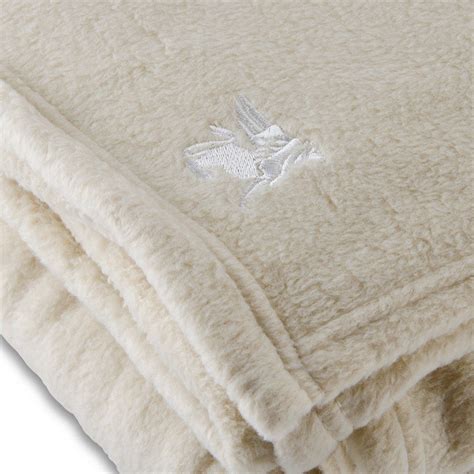 Oxford 80 X 90 Full Size Vanilla 100 Polyester Fleece Hotel Blanket