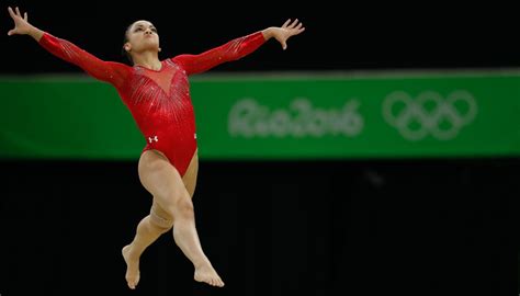 Latina Gymnast Laurie Hernández Tells In A Book How To Be A Gold