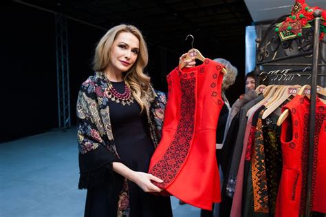 Родители ольги были актерами театра. Жена и дети Петра Порошенко вышли в свет на модный показ ...