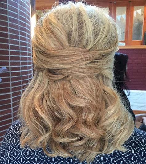 Here there are two options to take 5. 50 Ravishing Mother of the Bride Hairstyles | Mother of ...