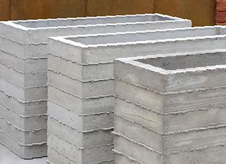 These diy concrete planters, benches, fire pits and even concrete edging projects can change your garden! Boardform Concrete Planter, Concrete Planter Pot, Form and ...