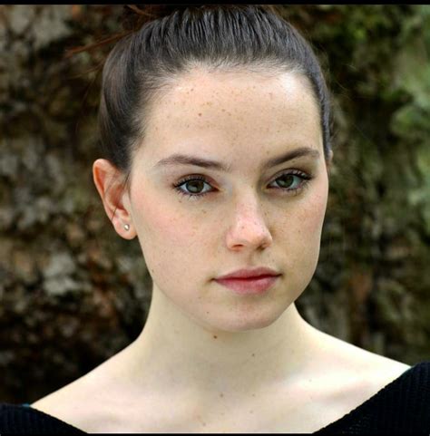 Young Daisy without makeup : DaisyRidley