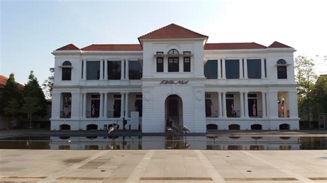 Muzium sultan abu bakar) is a museum in pekan district, pahang, malaysia. Mohd Faiz bin Abdul Manan: Muzium Sultan Abu Bakar