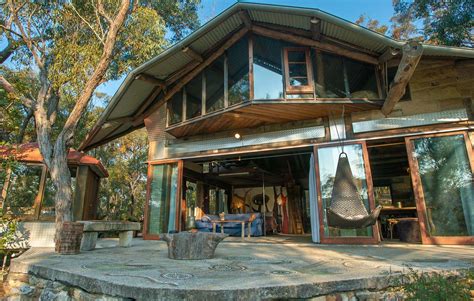 This rustic retreat overlooks a small lake and the blue ridge mountains, & is 15 miles nw of charlottesville, va. Wollemi Cabins - Dream Cabin
