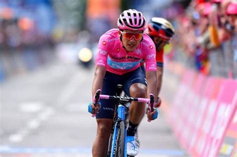 Carapaz se coronó campeón del giro de italia, el segundo latinoamericano en realizar esta hazaña después del colombiano nairo quintana. Richard Carapaz se convierte en el primer ciclista ...