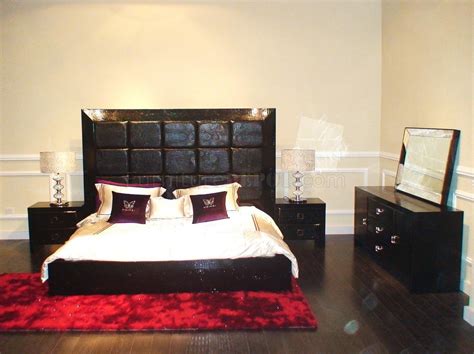Let your black bed frame with tall headboard stand out even better by teaming it up with coordinating linens. Modern Bedroom Set Glam Black