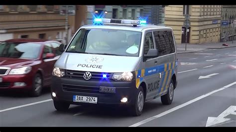 Práce policie čr je starat se o bezpečnost osob a majetku, zajišťuje ochranu úřadů, dohlíží na plynulost a bezpečnost silničního provozu, odhaluje trestné činy a přestupky. VW T5 Dopravní služby Policie ČR Praha - YouTube