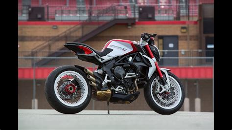 The brutale dragster 800 rr radicalises the stoplight burner concept that mv agusta reintroduced with the brutale dragster, a bike designed, quite literally, to be breathtaking. MV Agusta Brutale 800 Dragster RR Quick Ride - YouTube