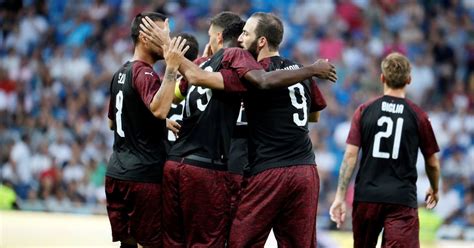 Tras la resonante venta de kaká al real madrid, 48 el milan concreta pocas contrataciones, integrando durante el proceso a jugadores filiales, como ignazio abate y luca antonini. Real Madrid 3-1 AC Milan REPORT as Los Blancos keep the ...