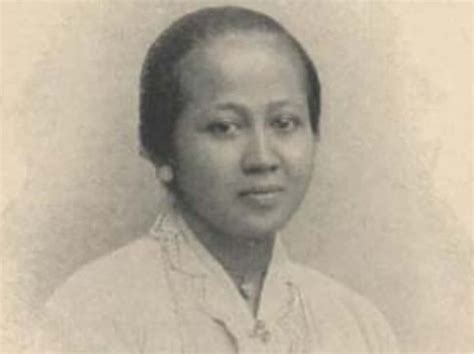 Raden ajeng kartini djojo adhiningrat atau lebih dikenal dengan sebutan r.a. Biografi R A Kartini Pahlawan Emansipasi Wanita :: CONTOH TEKS