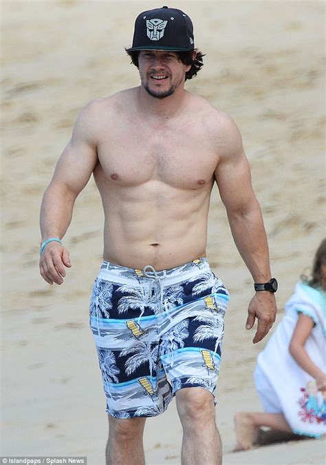 Mark Wahlberg Var Shirtless Caps Naked Male Celebrities