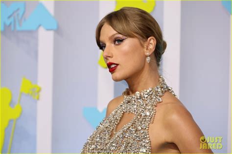 Taylor Swifts Dress At Mtv Vmas 2022 Needs To Be Seen From The Front And Back Photo 4807268
