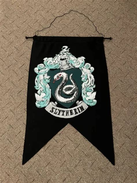 HARRY POTTER HOUSE of Slytherin Logo Crest Hanging Wall Banner Green