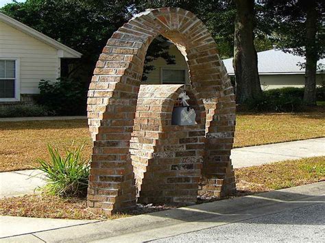 Simple secure the mailbox to a hard surface and build your stone column over the exterior of the mailbox. Make Your Post Envious with Brick Mailbox Designs - HomesFeed