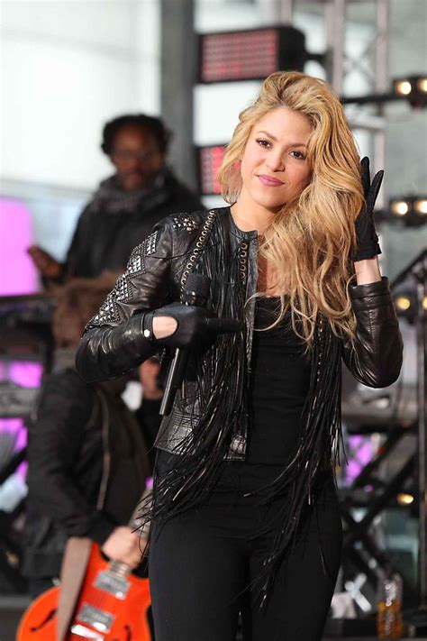 Shakira Performing On Nbcs Today Rockefeller Plaza In New York City