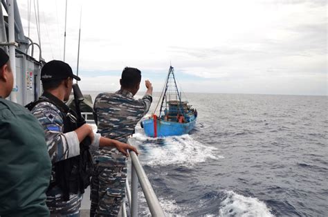 TNI AL Tangkap Tiga Kapal Ikan Vietnam Di Laut Natuna MaritimNews