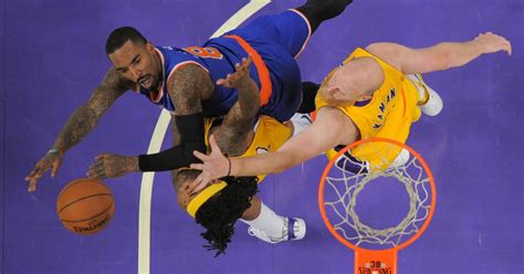 Lakers Drop 51 In 3rd Quarter Blast Knicks