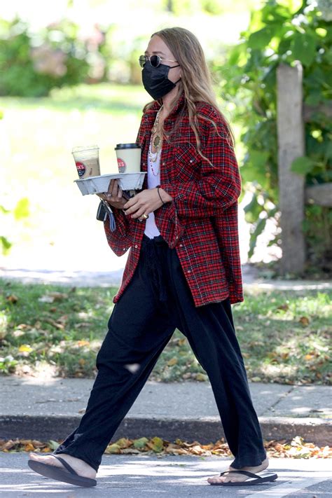 Mary Kate Olsen Serves Up The Most Luxurious Grunge Look Ever Vogue