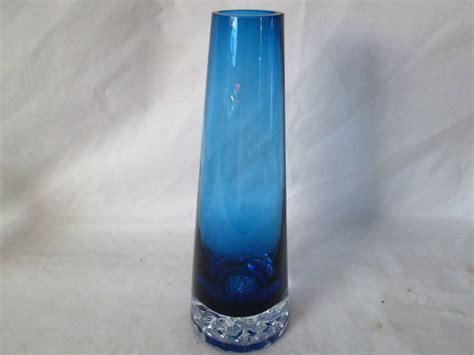 Beautiful Art Glass Vintage Large Blue Bud Flower Vase With Clear
