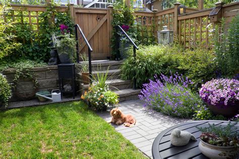 Tour 23 small backyards of homes and condos that offer a wide variety of ideas and designs, from outdoor entertaining and relaxing to urban farming. 22 Creative Lattice Fence Ideas for Gardens and Backyards