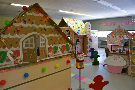A Room Filled With Lots Of Different Types Of Gingerbread Houses And