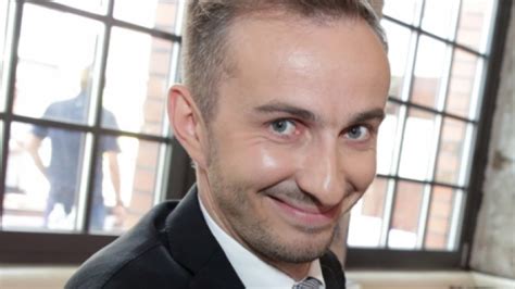 Stellen sie sich vor, sie stecken mit ihrer familie im stau. Jan Böhmermann privat: Herkunft, Familie, Kinder: Das ...
